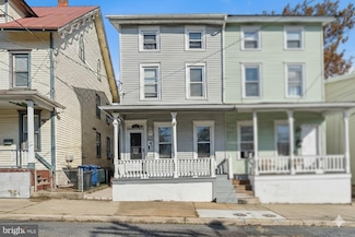 33 Buttonwood St, Mount Holly, NJ 08060