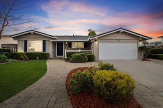 900 Plymouth Dr, Gilroy, CA 95020