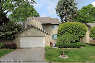 4027 Foxpointe Dr, West Bloomfield, MI 48323