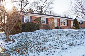 21 Dawn Ave, Akron, PA 17501
