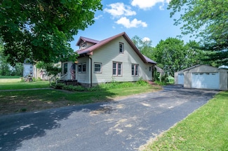 407 S Garfield St, Leaf River, IL 61047