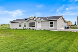 58 Erdman Ln, Burbank, WA 99323