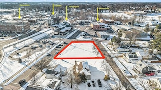 218 N Walnut St, Fenton, MI 48430
