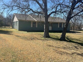 203 Redbird Ct, Joshua, TX 76058