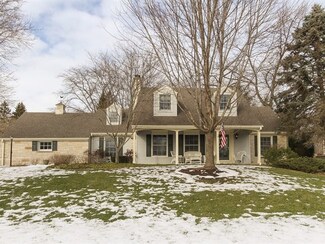 586 Golfview Dr, North Barrington, IL 60010