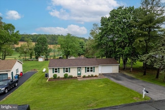 3015 Acorn Ln, Red Lion, PA 17356