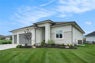 9412 Aurora St, Lenexa, KS 66220