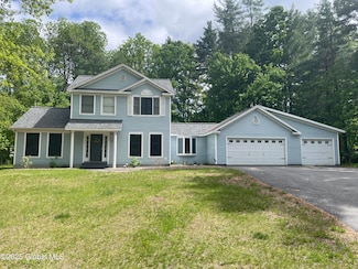 8 Iris Ave, South Glens Falls, NY 12803