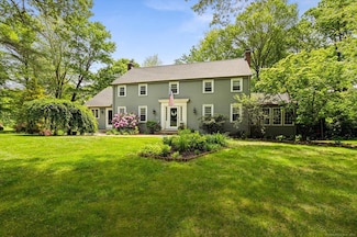8 Buttonwood Dr, Simsbury, CT 06070
