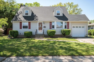 128 Yoakum Ave, Farmingdale, NY 11735