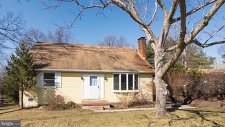 2947 Schoolhouse Rd, Middletown, PA 17057