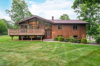 79 Gould Rd, Newfoundland, NJ 07435