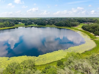 135 Lyons Lake Ln, Hawthorne, FL 32640