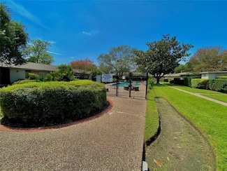 1529 Wirt Rd Unit 30, Houston, TX 77055