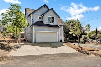 3196 12th St, Clearlake, CA 95422