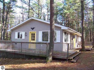 419 Nolan St, Mio, MI 48647
