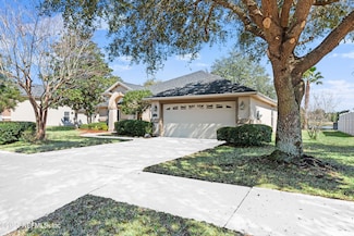 388 Martin Lakes Dr W, Jacksonville, FL 32220