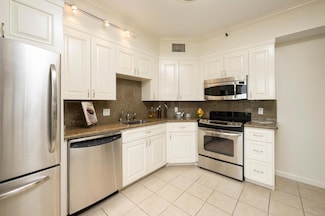 1 Baldwin Ave Unit 517, San Mateo, CA 94401
