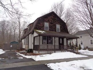 7 Maple St, Chester, MA 01011