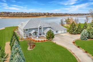 2240 Harbor Dr, Bismarck, ND 58504