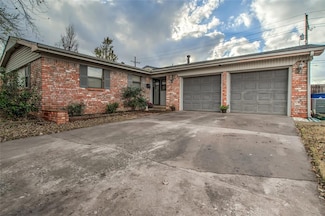 24 Ridgecrest Dr, Chickasha, OK 73018