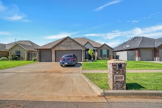 2613 Falling Leaves Dr, Weatherford, OK 73096