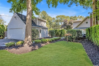 29 Aspen Rd, Kings Park, NY 11754