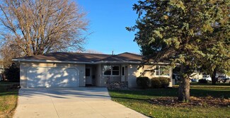 351 1st Ave NE, Wells, MN 56097