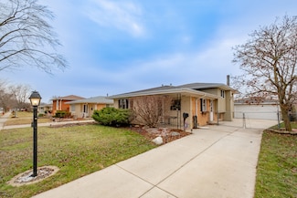 16465 George Dr, Oak Forest, IL 60452