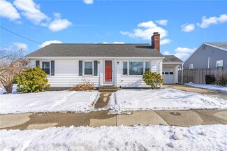 14 Mayfield St, Pawtucket, RI 02861