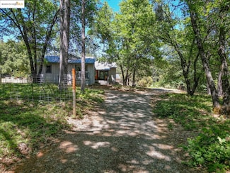 2863 April Ln, Mokelumne Hill, CA 95245