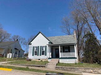 608 W 8th St, Bloomington, IN 47404