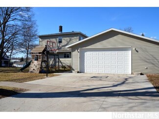 281 S Park Ave, Le Center, MN 56057