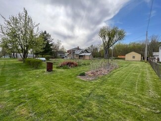 5526 Reutebuch Rd, Winamac, IN 46996
