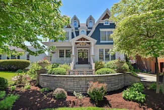 567 Phillips Ave, Glen Ellyn, IL 60137