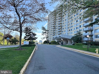 301 N Beauregard St Unit 905, Alexandria, VA 22312