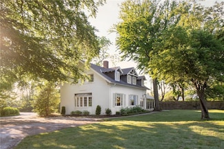 50 Cliff Ave, Newport, RI 02840
