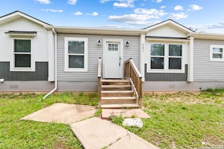 587 Inglewood Dr, Canyon Lake, TX 78133