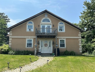 852 Freedom Plains Rd, Poughkeepsie, NY 12603