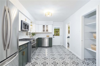 20 Barker Ave, Warren, RI 02885