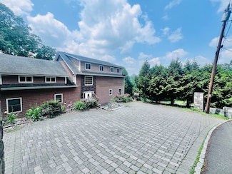 37 Fulton Dr, New Fairfield, CT 06812