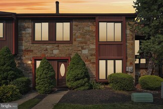 32 Topaz Ln, Trenton, NJ 08690