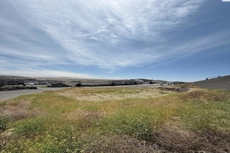 5748 W 28th Ave, Kennewick, WA 99338