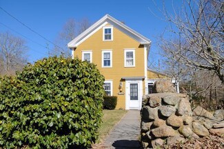 48 High St, Cotuit, MA 02635