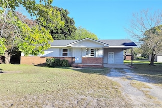 1716 Shaw Rd, Fayetteville, NC 28311