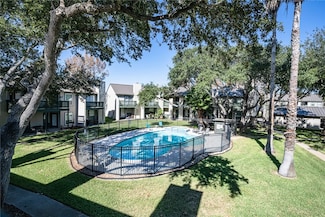 302 Saint Andrews St Unit J-101, Rockport, TX 78382