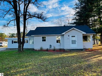 6994 E 34 Rd, Cadillac, MI 49601