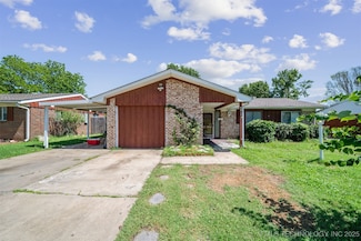 8817 E 2nd St, Tulsa, OK 74112
