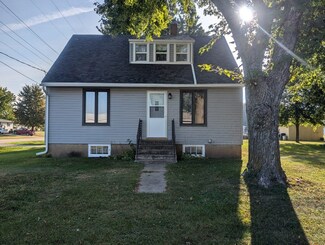 410 Walnut Ave, Graettinger, IA 51342