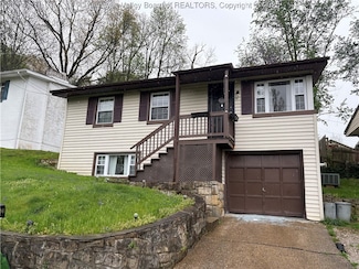 706 Moorland Dr, Charleston, WV 25311